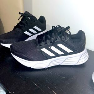 Adidas running shoes men’s sz 7